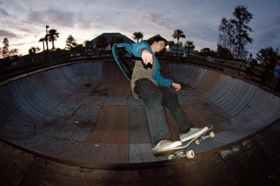 Alec Chambers - Frontside chill grind.
