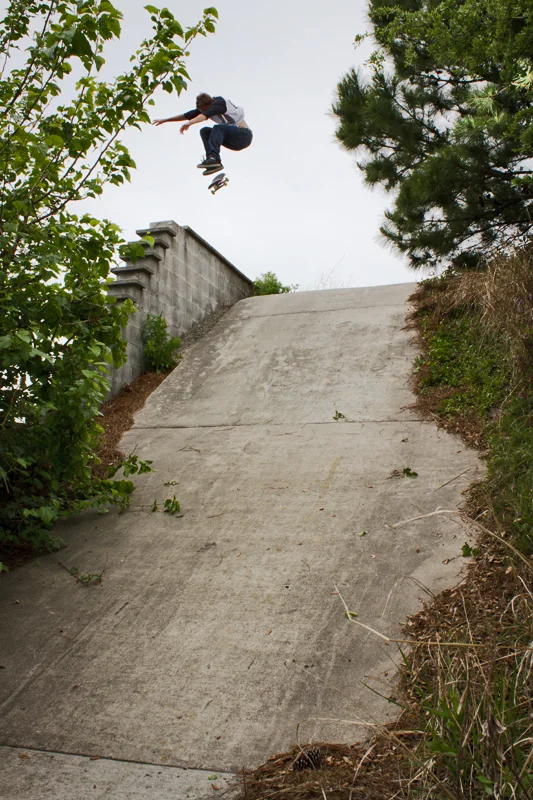 20130428_mgm_0056_wells-hummer-kickflip.jpg