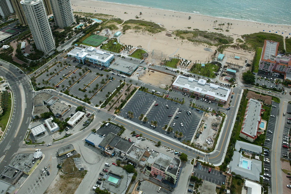 City of Riviera Beach Municipal Beach Park Ocean Mall Parking Lot.JPG