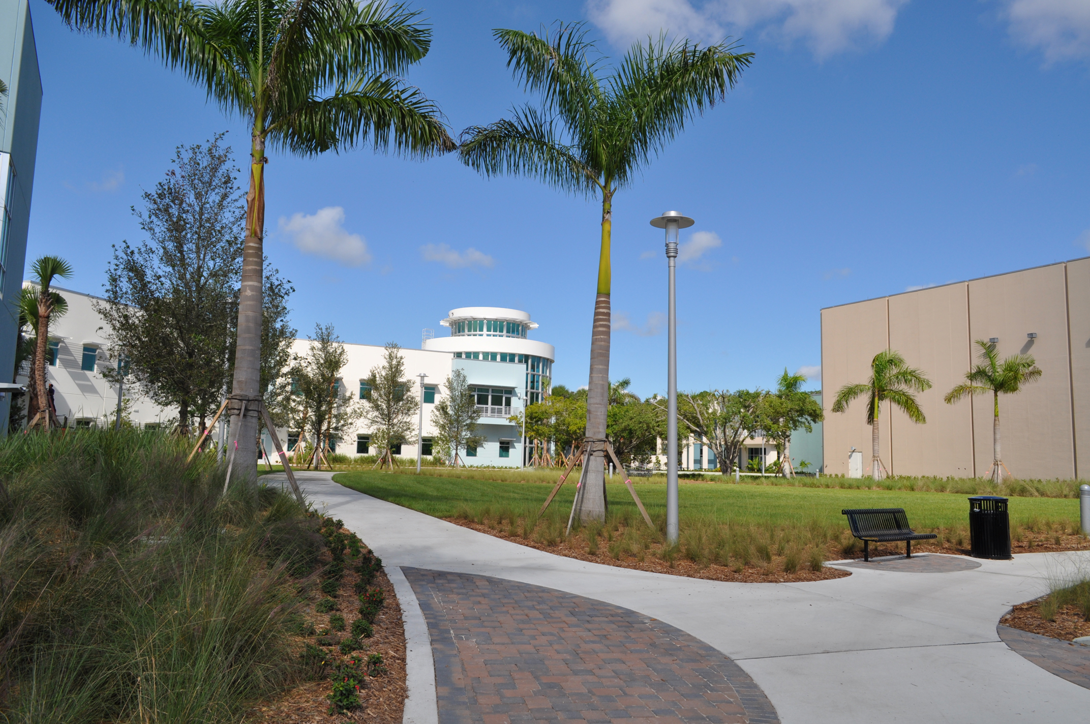 Harbor Branch Oceanographic Institute at FAU Research Laboratory II Royal Palms.JPG