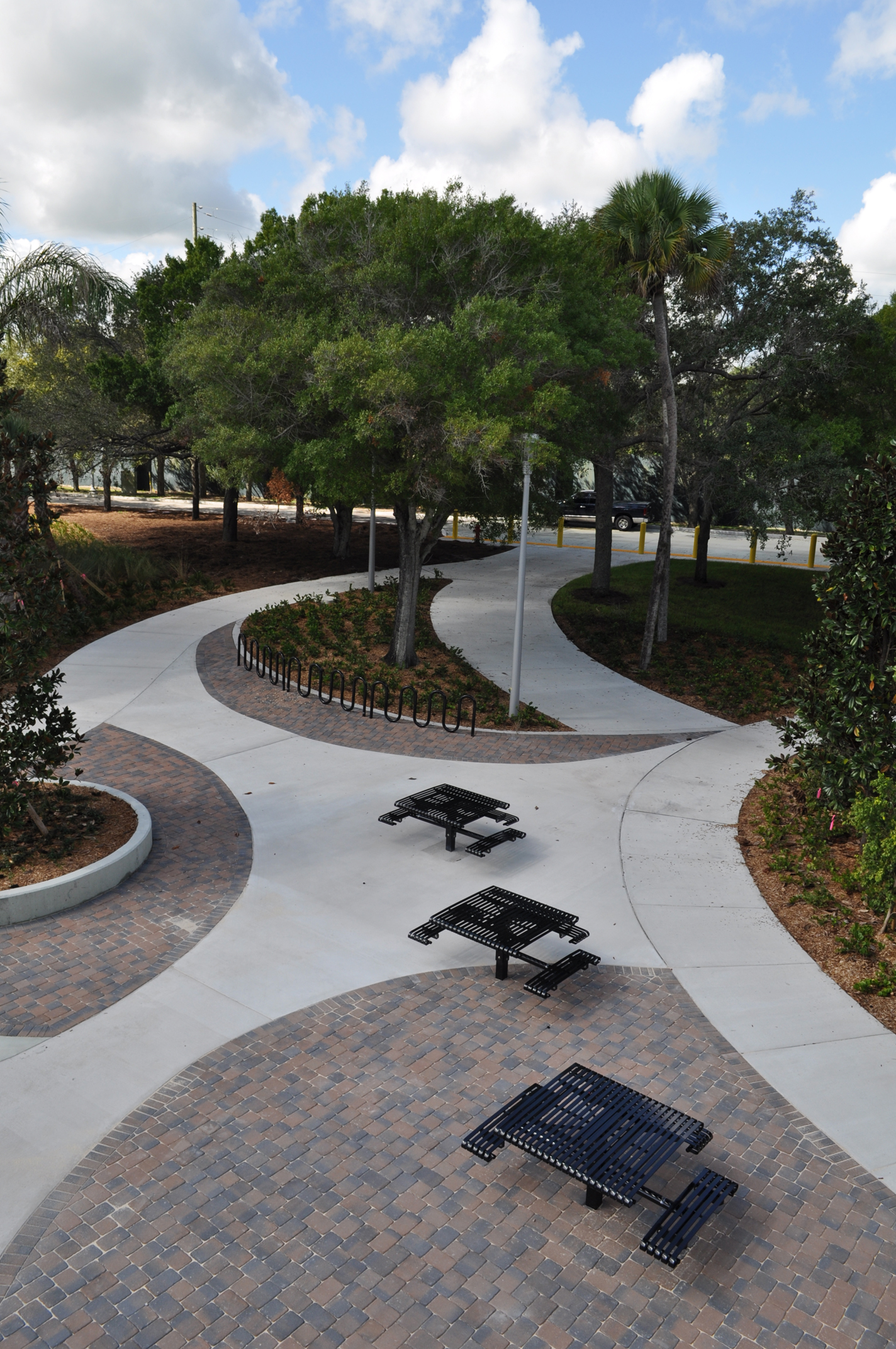 Harbor Branch Oceanographic Institute at FAU Research Laboratory II Curvilinear Courtyard.JPG