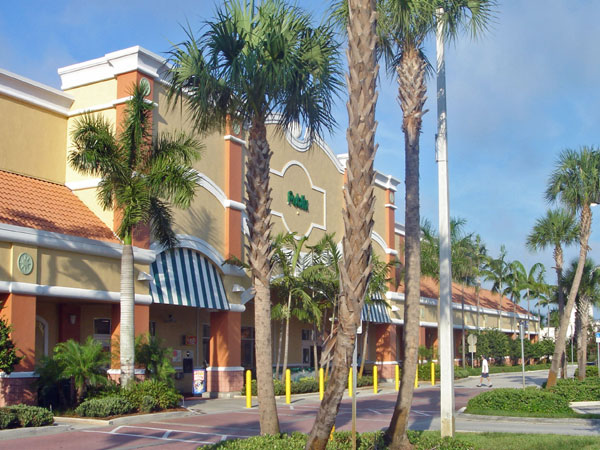 Publix Chasewood Plaza Jupiter Florida Entry Landscaping.jpg