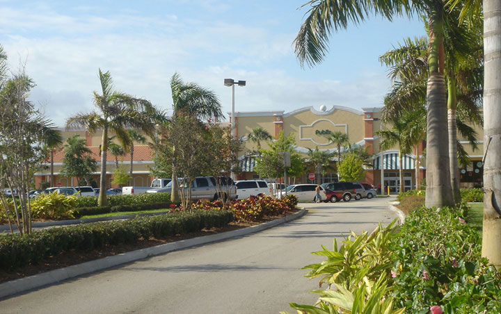 Publix Chasewood Plaza Jupiter Florida Entry Landscape Drive.jpg