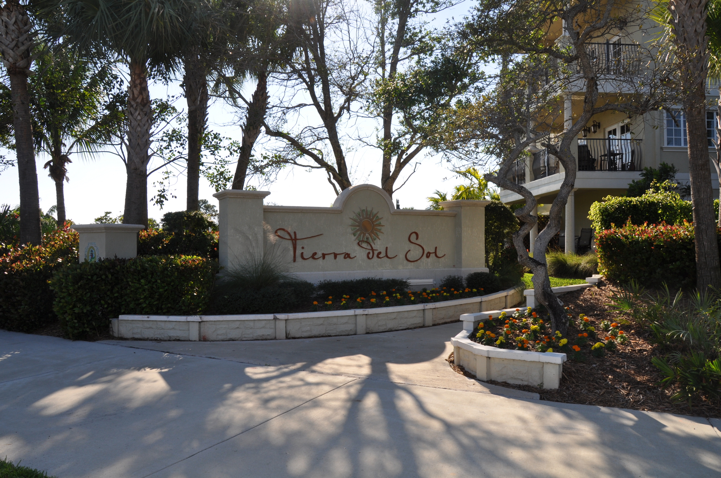 Tierra Del Sol Jupiter Florida Monument Sign Live Oak.JPG