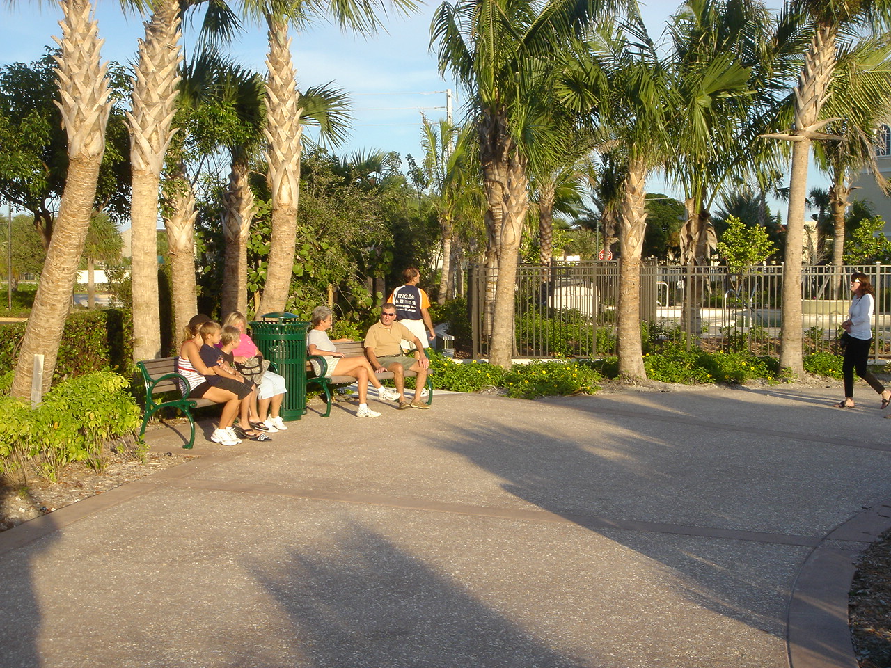 Tierra Del Sol Jupiter Florida Riverwalk Seating.JPG