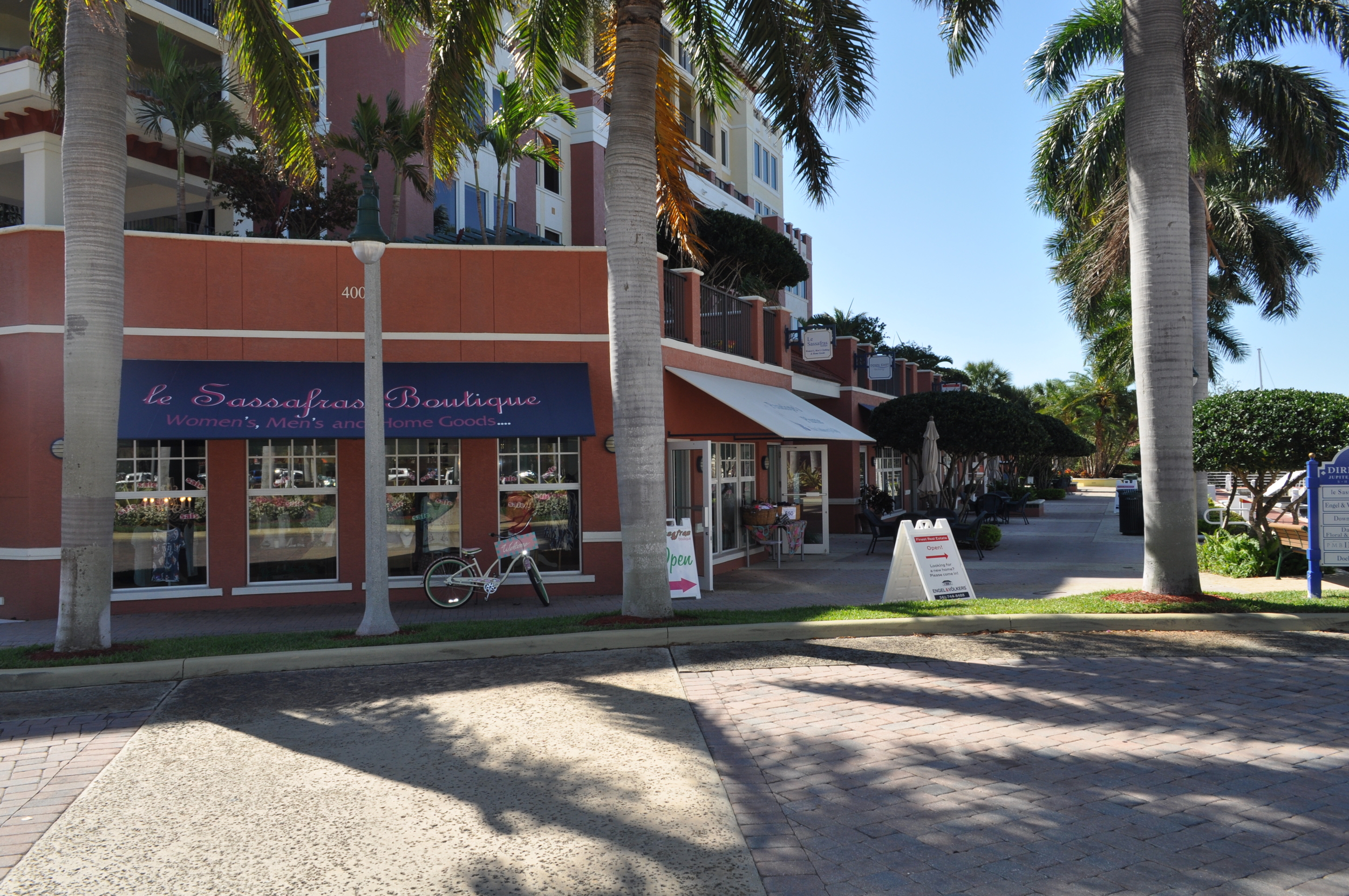 Jupiter Yacht Club Florida Retail Shops.JPG
