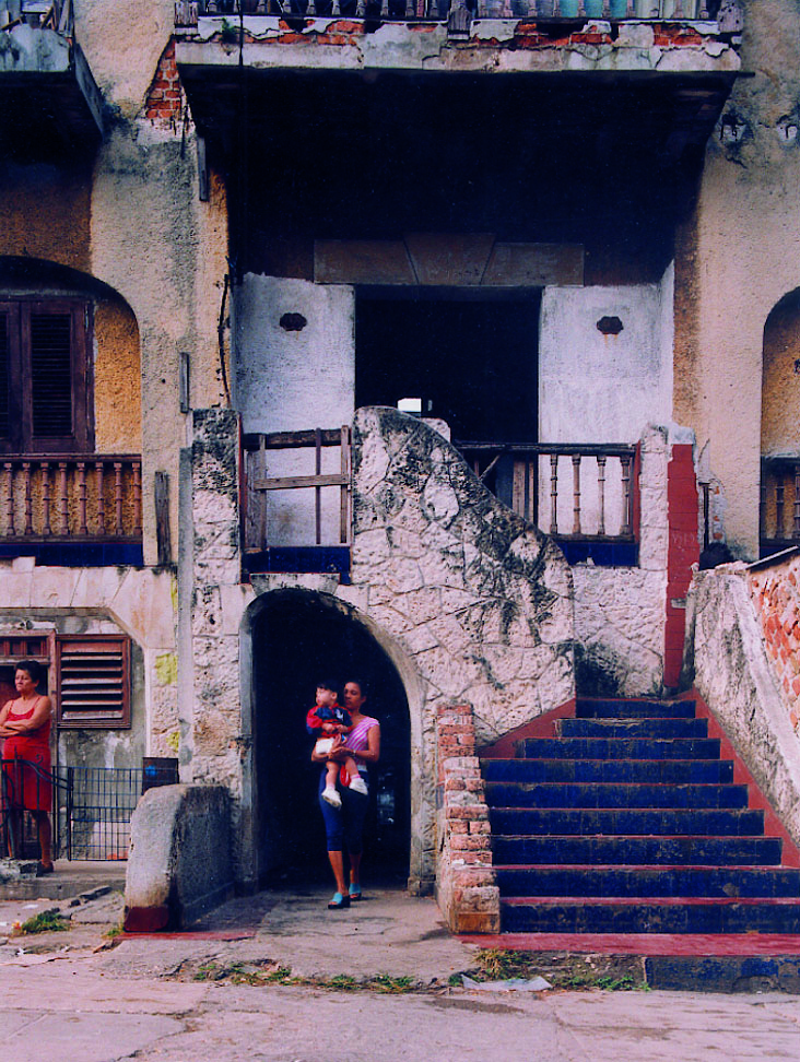 Cuba9_Facade_Chromogenic print_VP.jpg