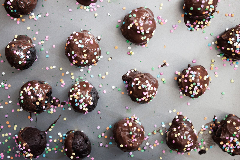 128js-Sweets-Oreo-Truffles-Dip-3-Blog.jpg