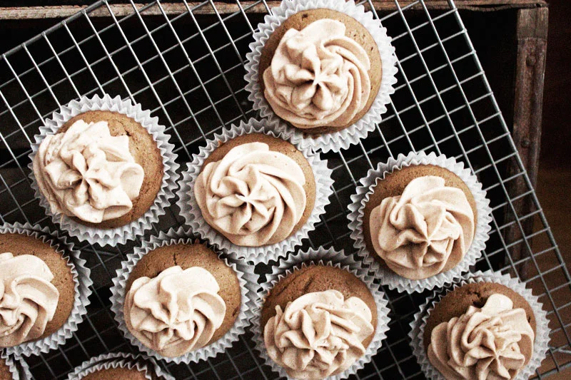 128js-Gingerbread-Cupcake-7.jpg