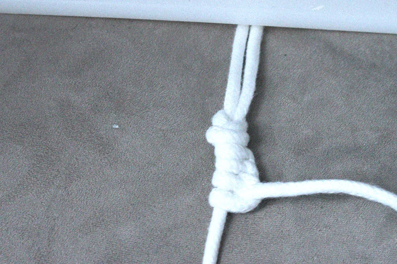 128js-DIY-Nautical-Rope-Necklace-2.jpg