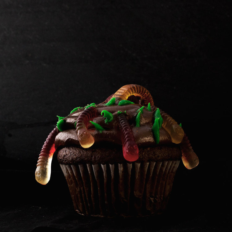 Halloween-Cupcake-Worms.jpg