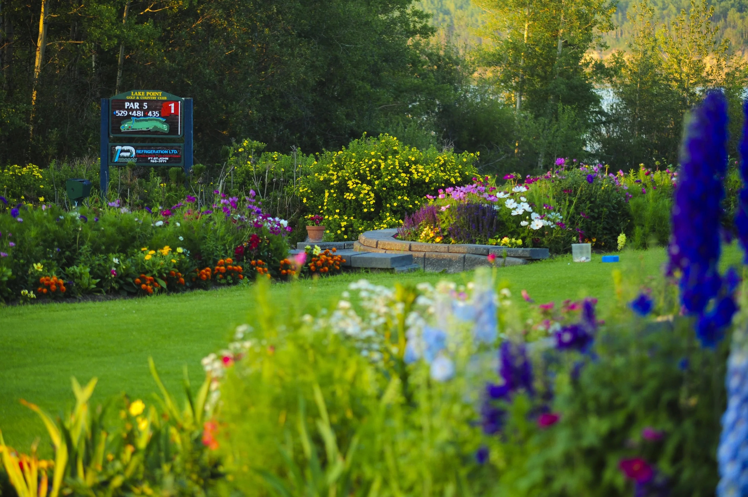 1st tee flowers.JPG