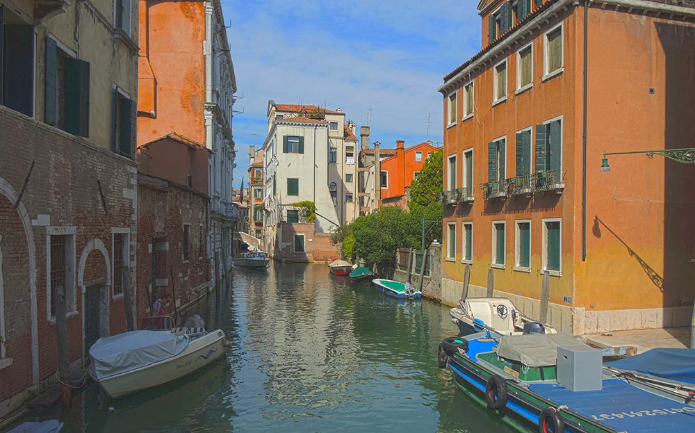 Love the lighting in Venice. It glows everywhere. 