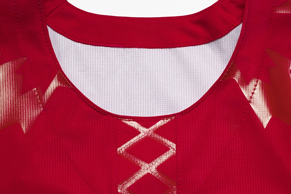  The collar design has been a sticking point among jersey geeks. What's with the fake laces? 