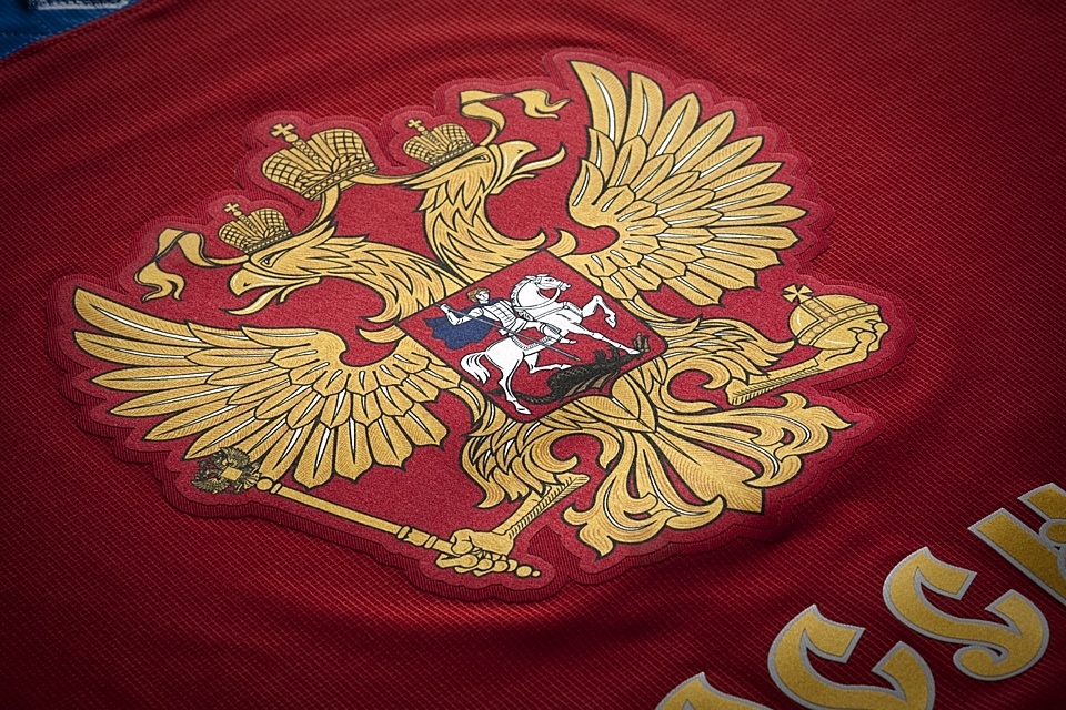  Now that's a coat of arms. Note how nothing is embroidered on these jerseys. Gotta save weight. 