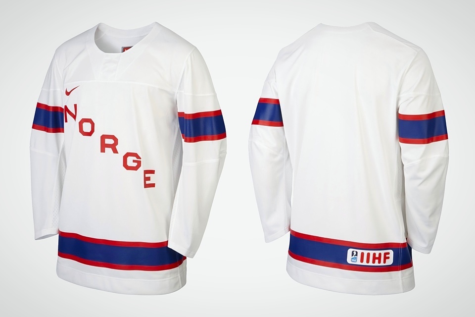  The retail version shows the IIHF logo like all the others, but any shoulder embellishments are not discernible. 