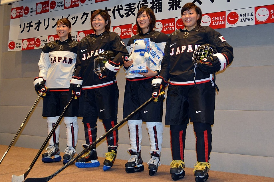  Japan will wear black and white with a hint of red trim. Creative. 