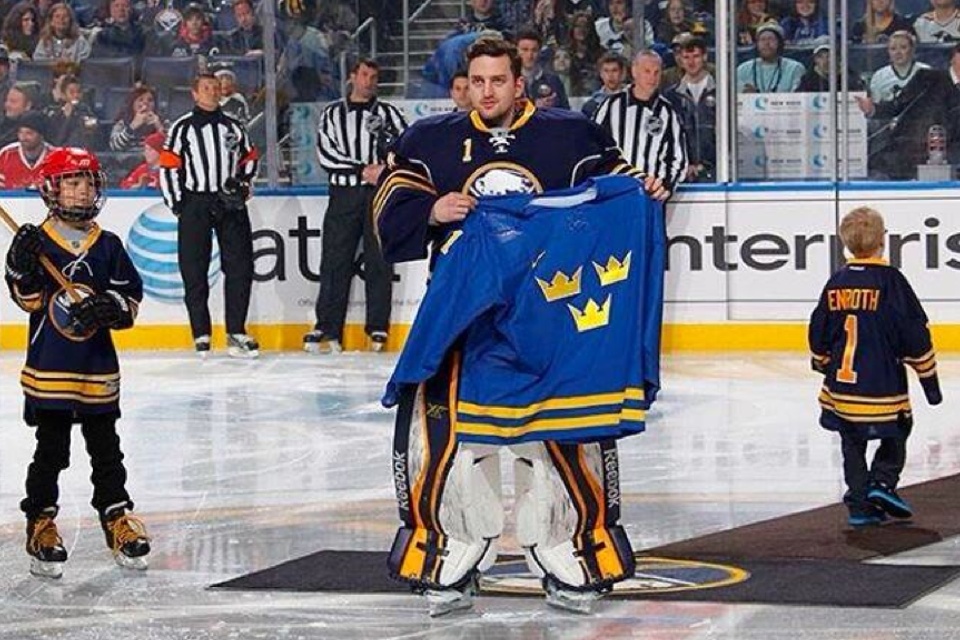  Update: A  better shot of the blue jersey  came by way of the Sabres' Jhonas Enroth on Feb. 5. 