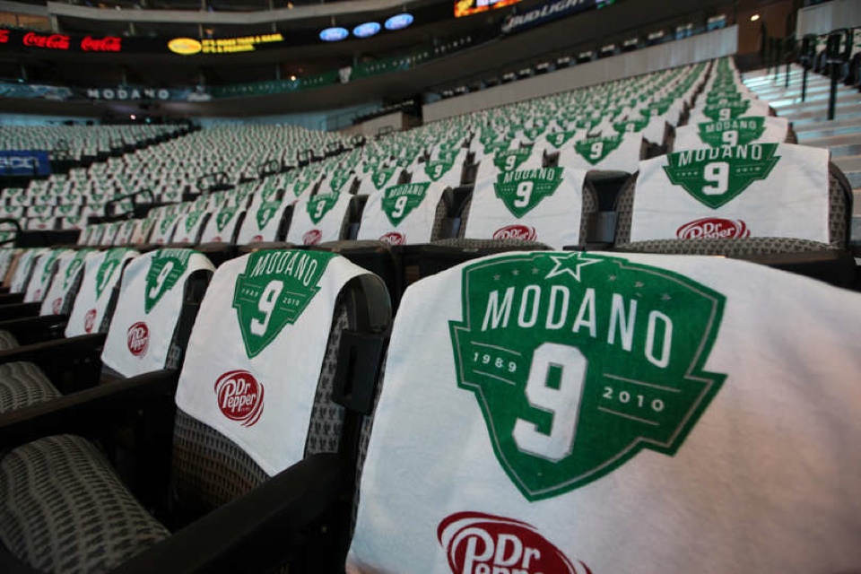  Fans in attendance we treated to these towels with the Modano logo. 