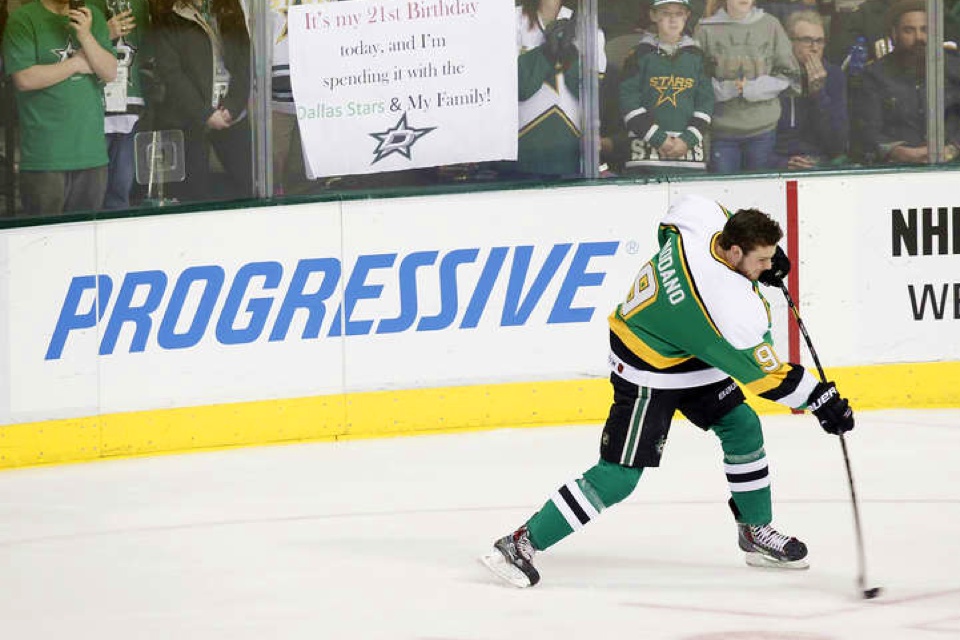  Looks like Tyler Seguin got one of the green North Stars jerseys. 