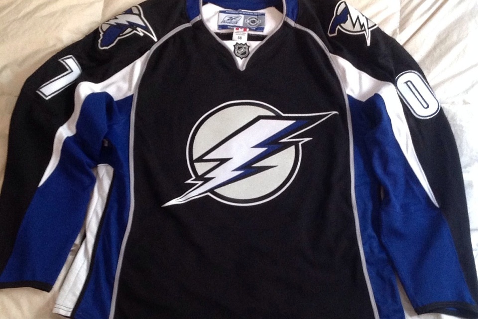 Alleged prototype Lightning jersey offered on ebay — icethetics.co