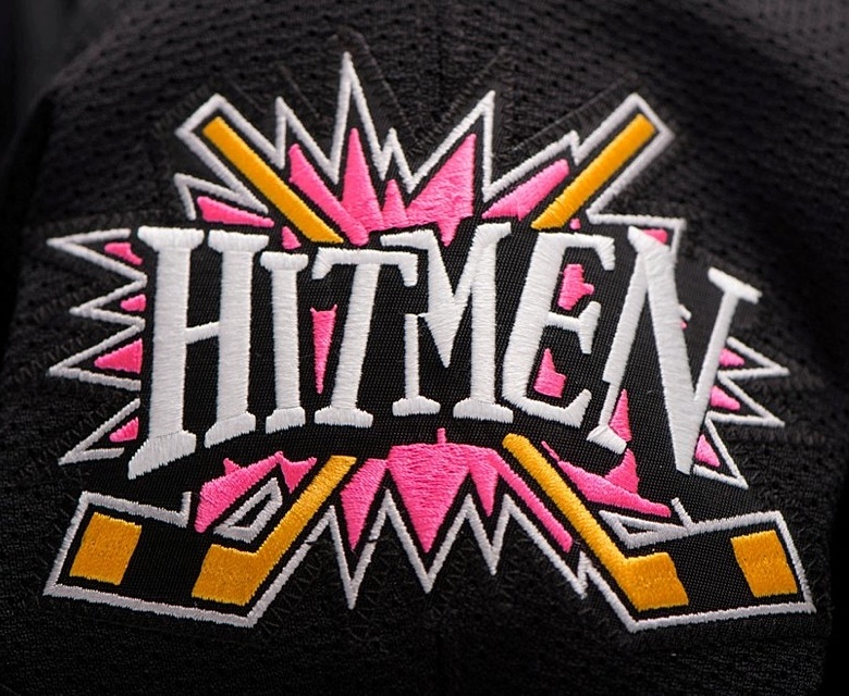 Bret Hart helps Calgary Hitmen unveil 20th anniversary jersey - The Hockey  News