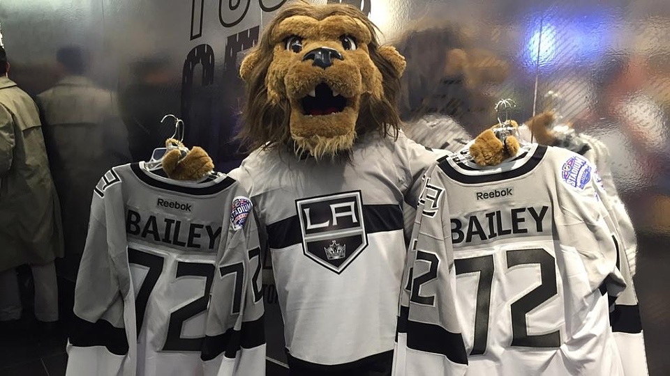 Kings officially unveil 2015 Stadium Series uniform! —