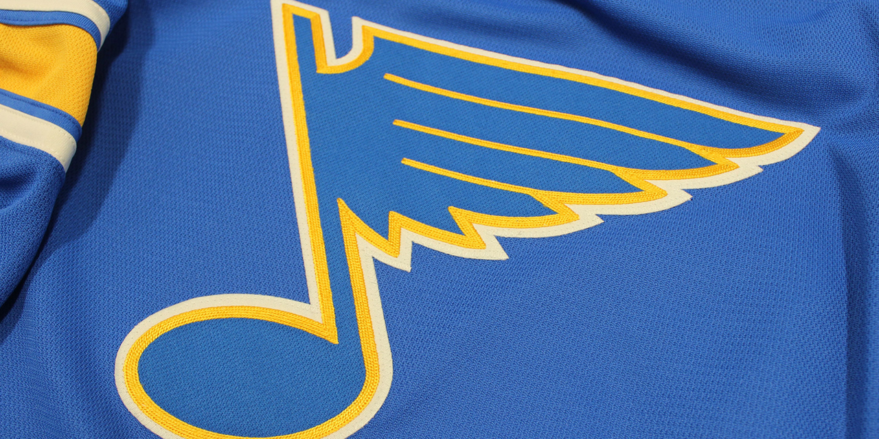 Blues promote Winter Classic look to third jersey! —