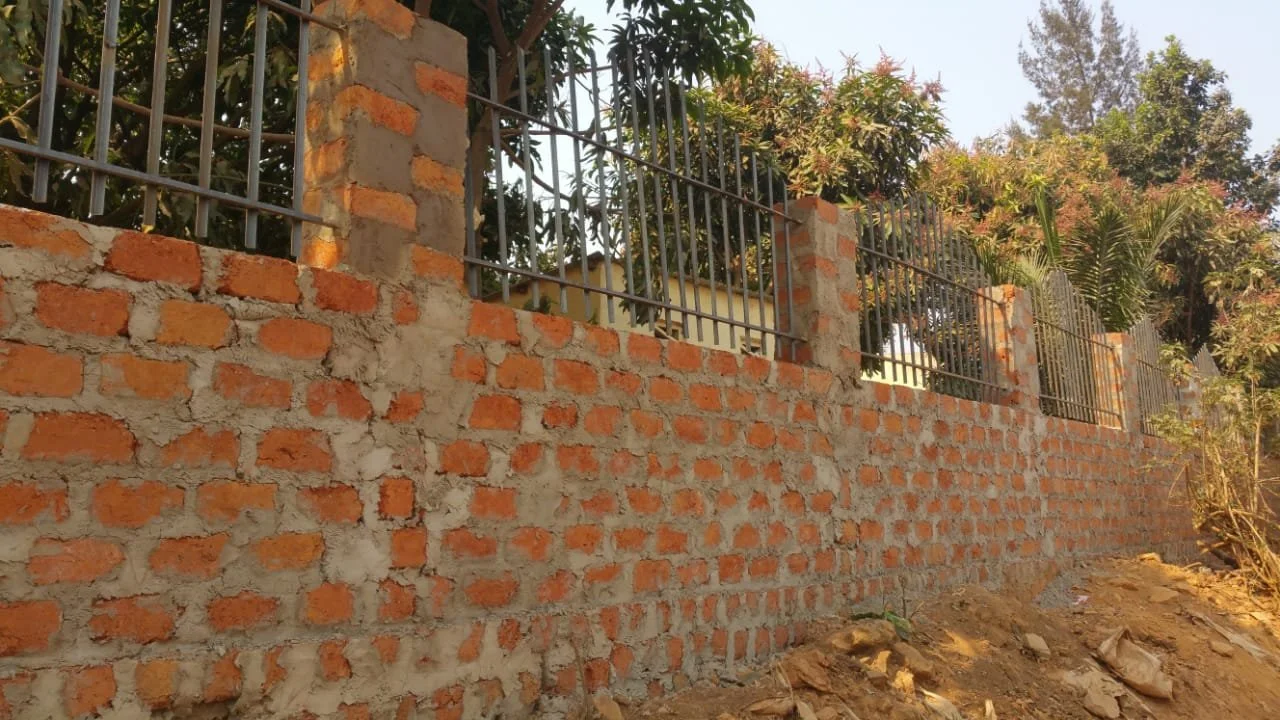 2023-10 Kikula A fence_6 (1).jpg