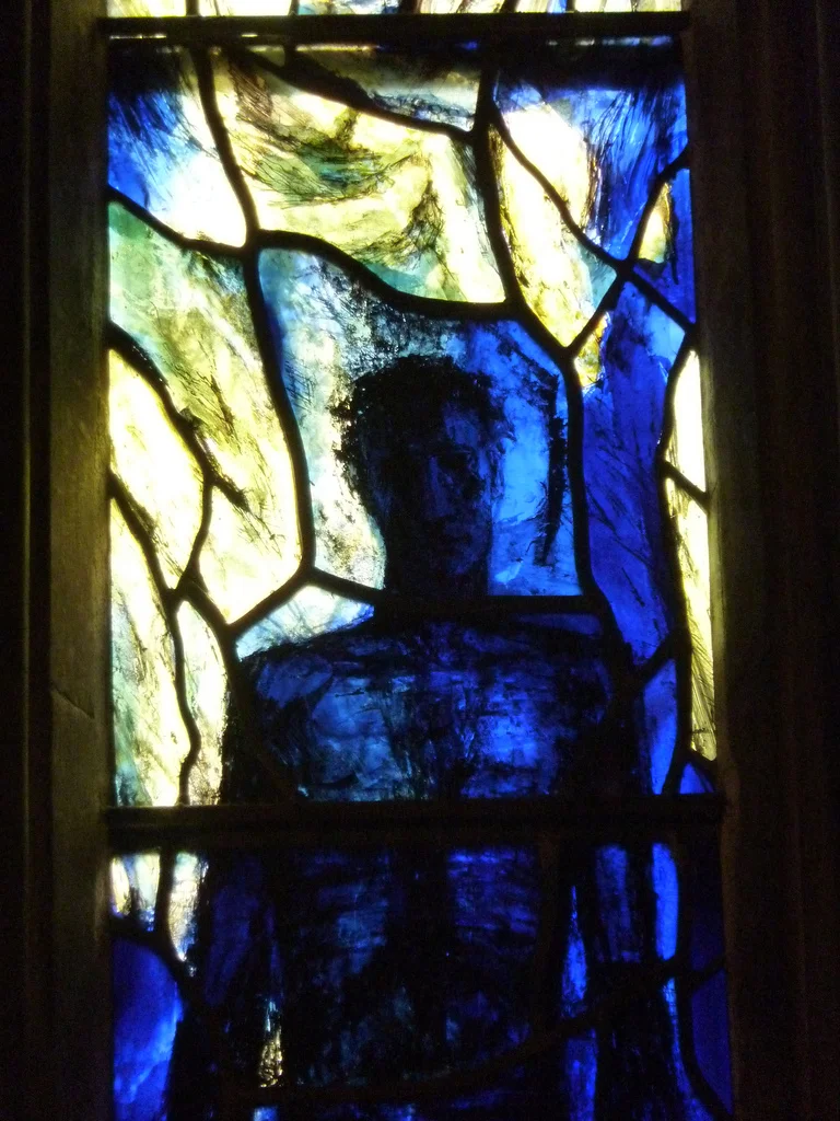 The Risen Christ (Tom Denn, 1992). Photo by: Beth M527
