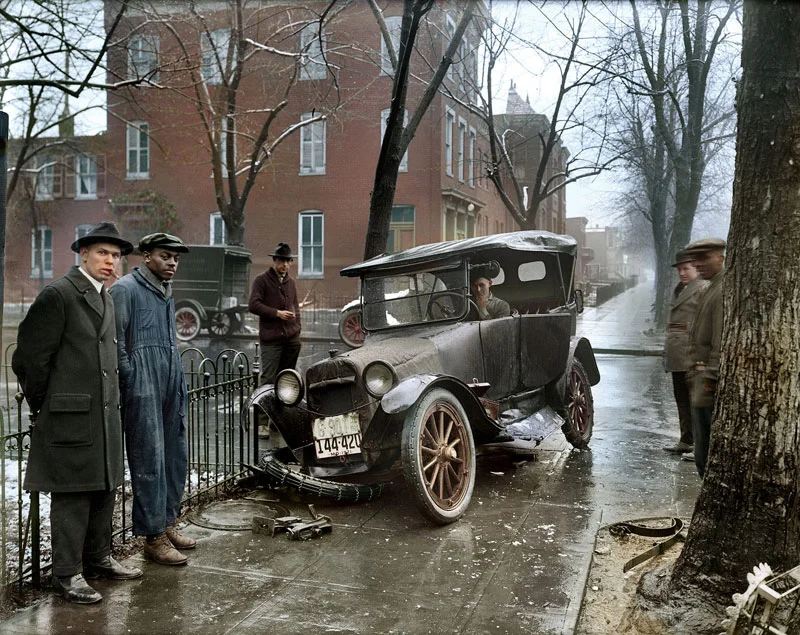 Auto Wreck in Washington D.C, 1921 Colorized by Sanna Dullaway | forrifarg.se