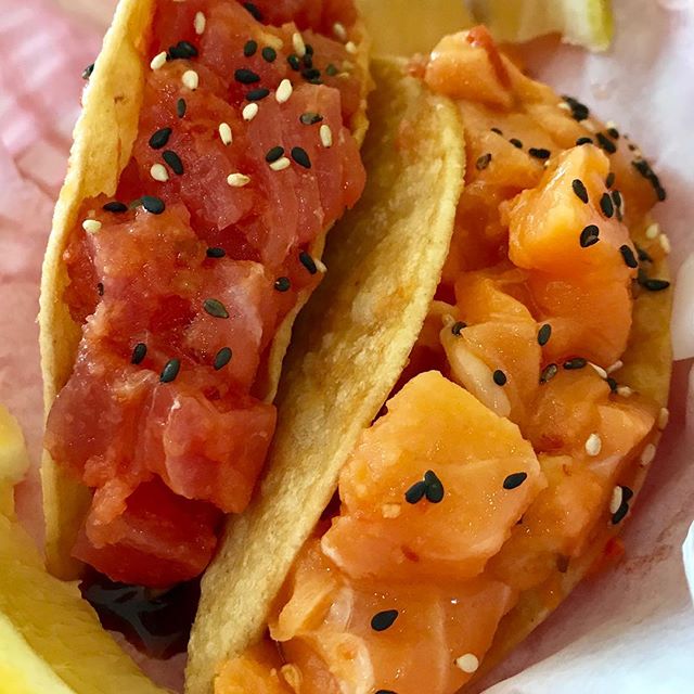 Pok&eacute; Ahi Tuna &amp; Salmon &ndash; Taco Tuesday at @big_n_littles &ndash; perfection
.
#poke #tacos #taco #tuesday #tacotuesday #bigandlittles #chicago #chicagofood #chicagofoodie #chicagofoodscene #byob #hellyeah #yummy #yum