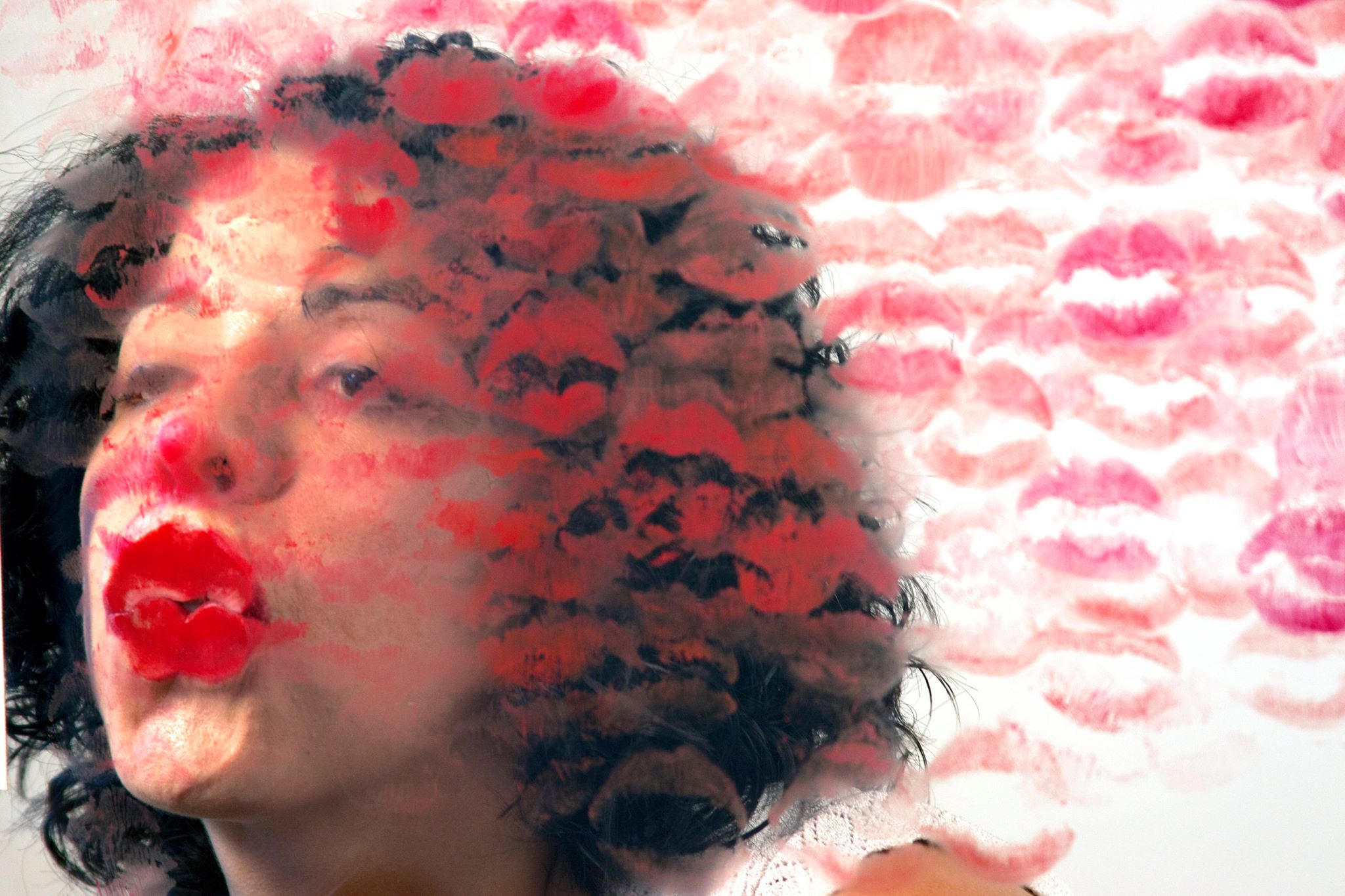The one kiss, un beso, un bisou project is an ongoing installation that will consist of one thousand kissed, mirrored compacts from people all over the globe.