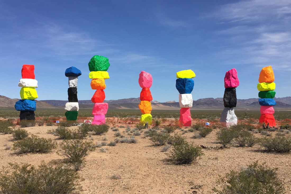 Seven Magic Mountains, Ugo Rondinone. 
