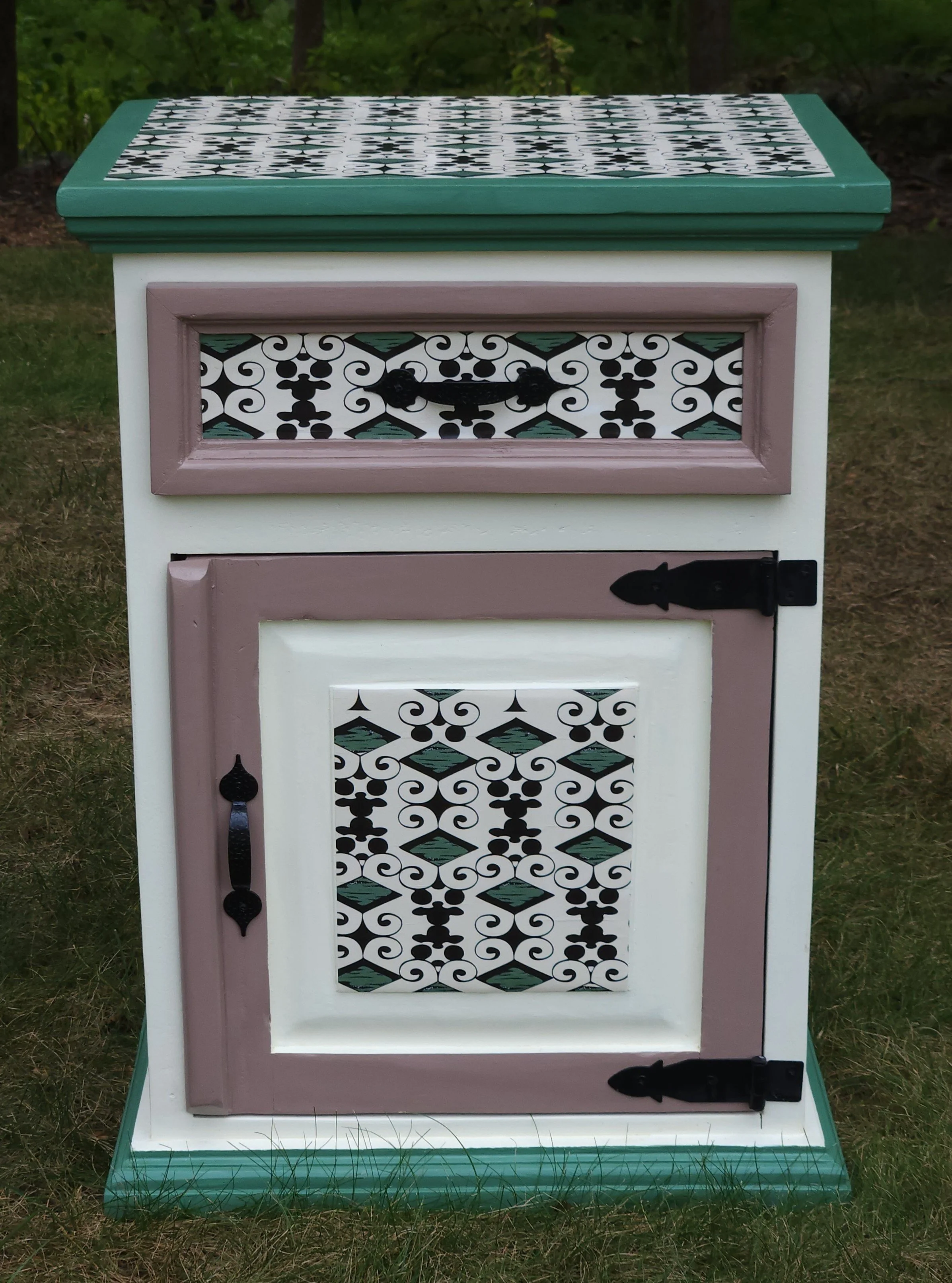 L'Wren. Cabinet