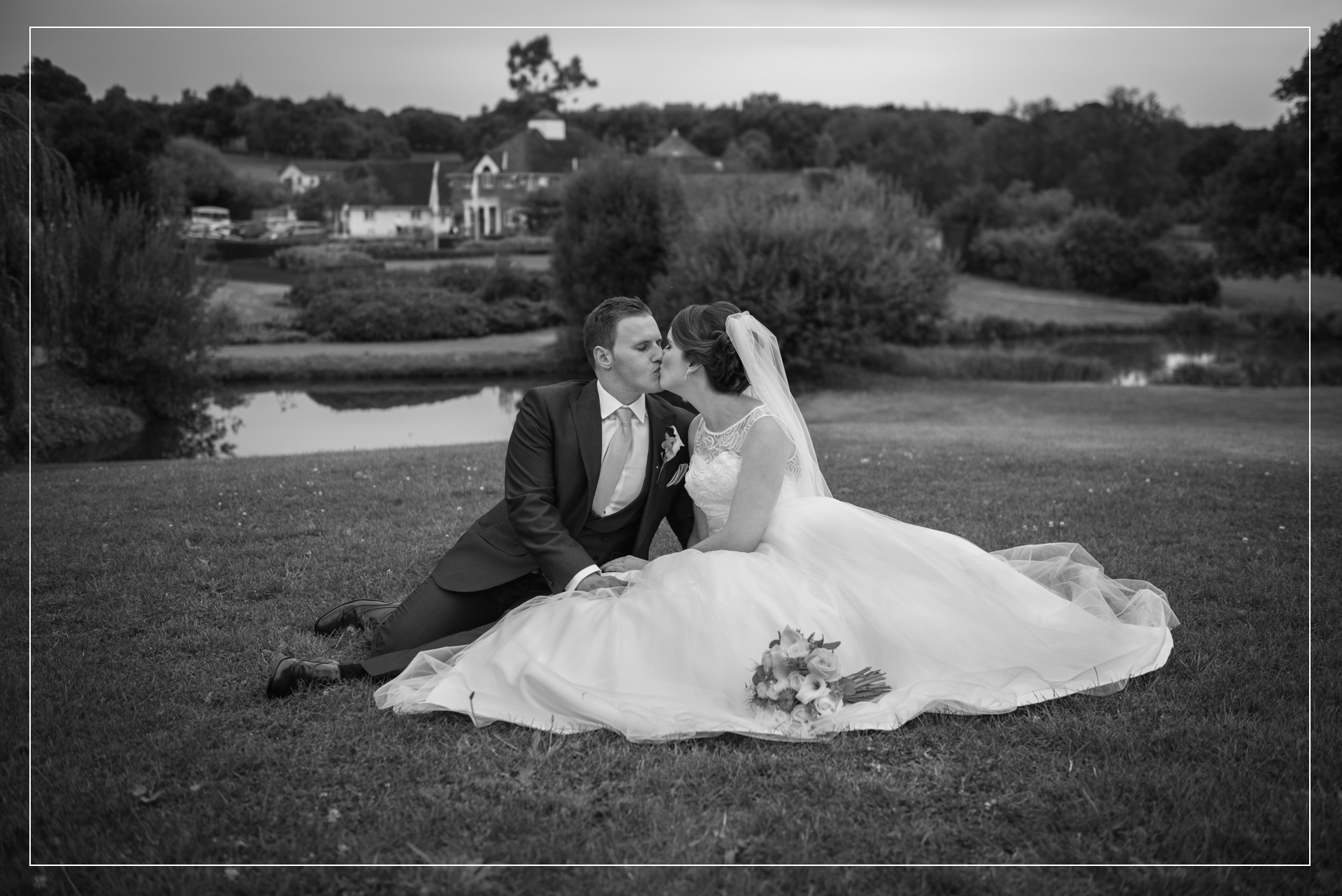 Reading wedding photography at Sandford Springs Golf Club, couple kissing