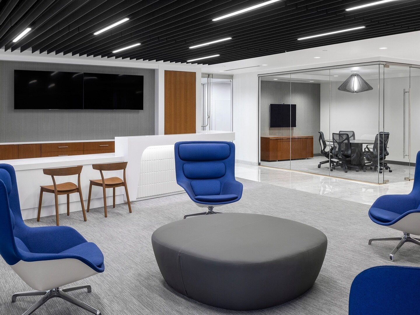Clean and modern multifunctional space designed by @hoknetwork