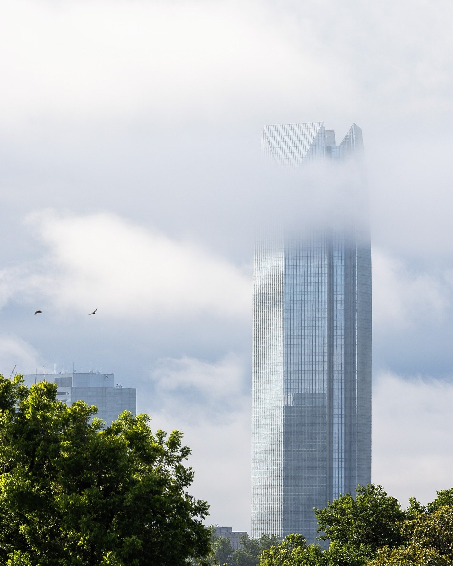 As photographers, our pursuit extends beyond only chasing light; we frequently find ourselves chasing clouds as well. The morning storm during this shot of the Devon Tower, designed by @pickardchilton, added drama that would have been absent on a cle