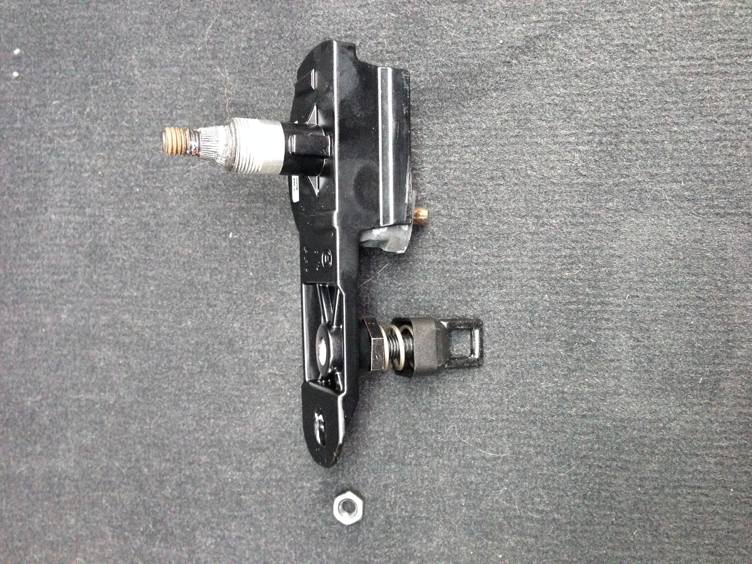 Wiper spindle assembly