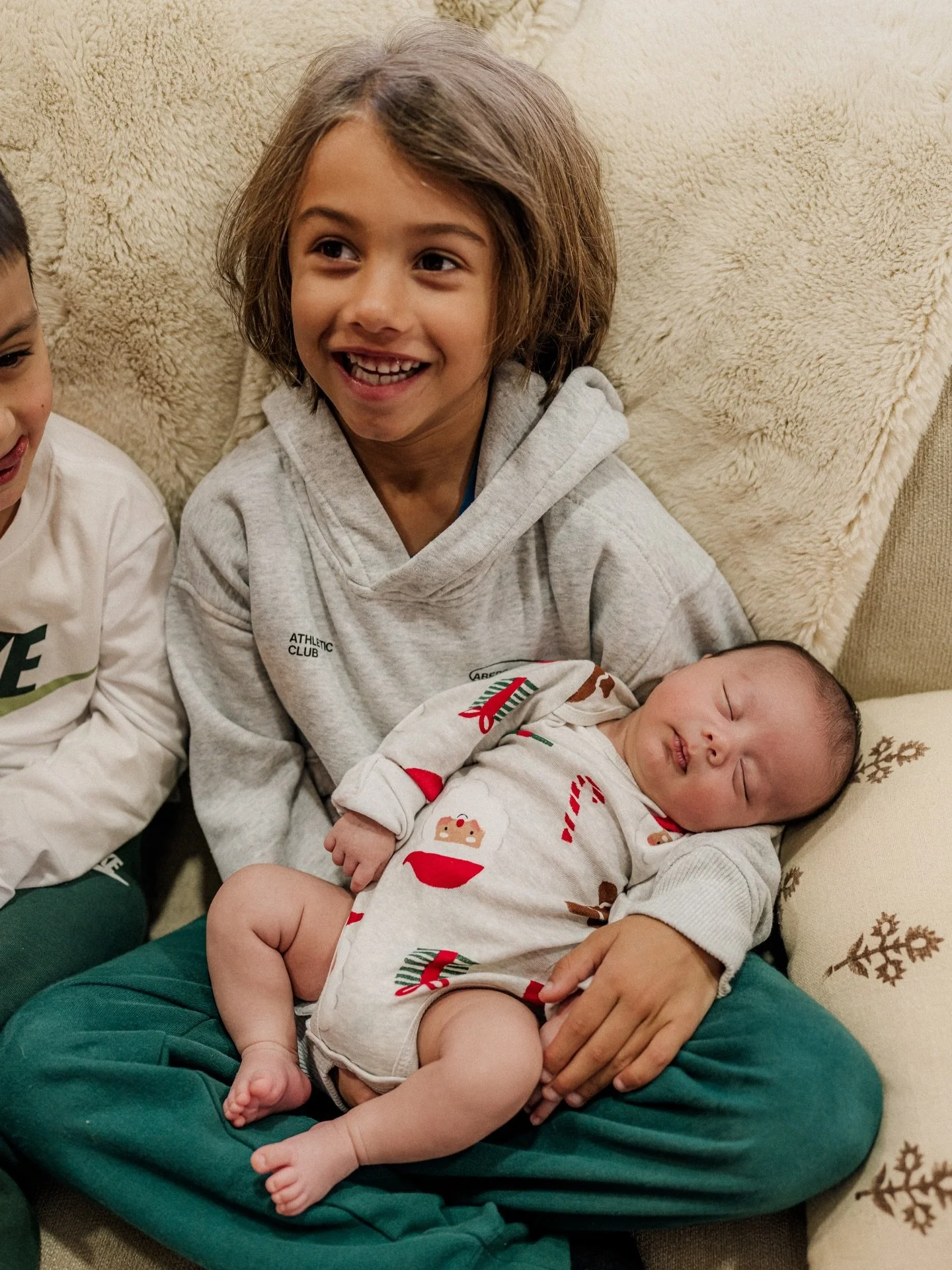 Our buddy Leo became a big brother last month! Everyone was excited to snuggle Baby M 💙