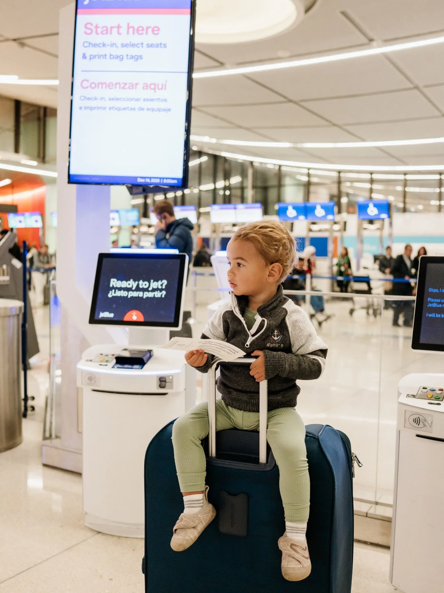 Flying with kids doesn&rsquo;t have to be chaos. A few small decisions make a big difference&mdash;especially when you&rsquo;re traveling with multiple ages.

Five things that actually help when flying with kids:

1. Screens are a strategic tool.
On 