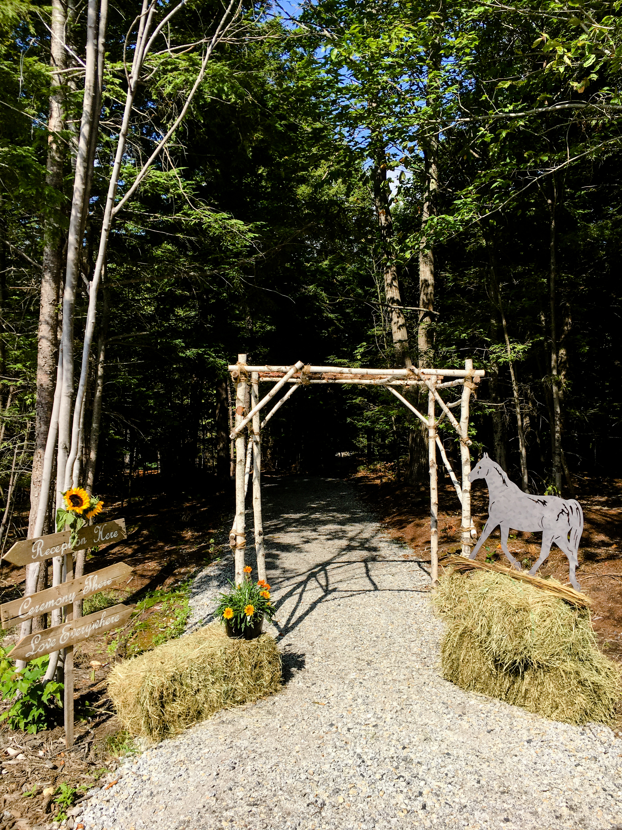 Sunny Norway, Maine wedding | A Sweet Start