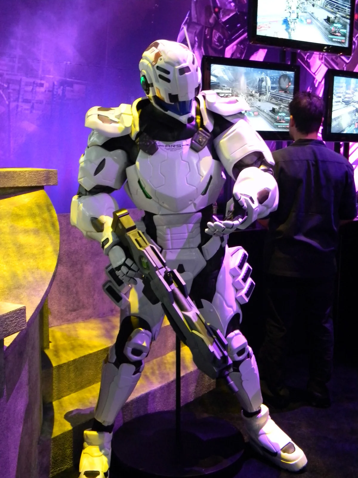 e3 2010 day 1 050.jpg