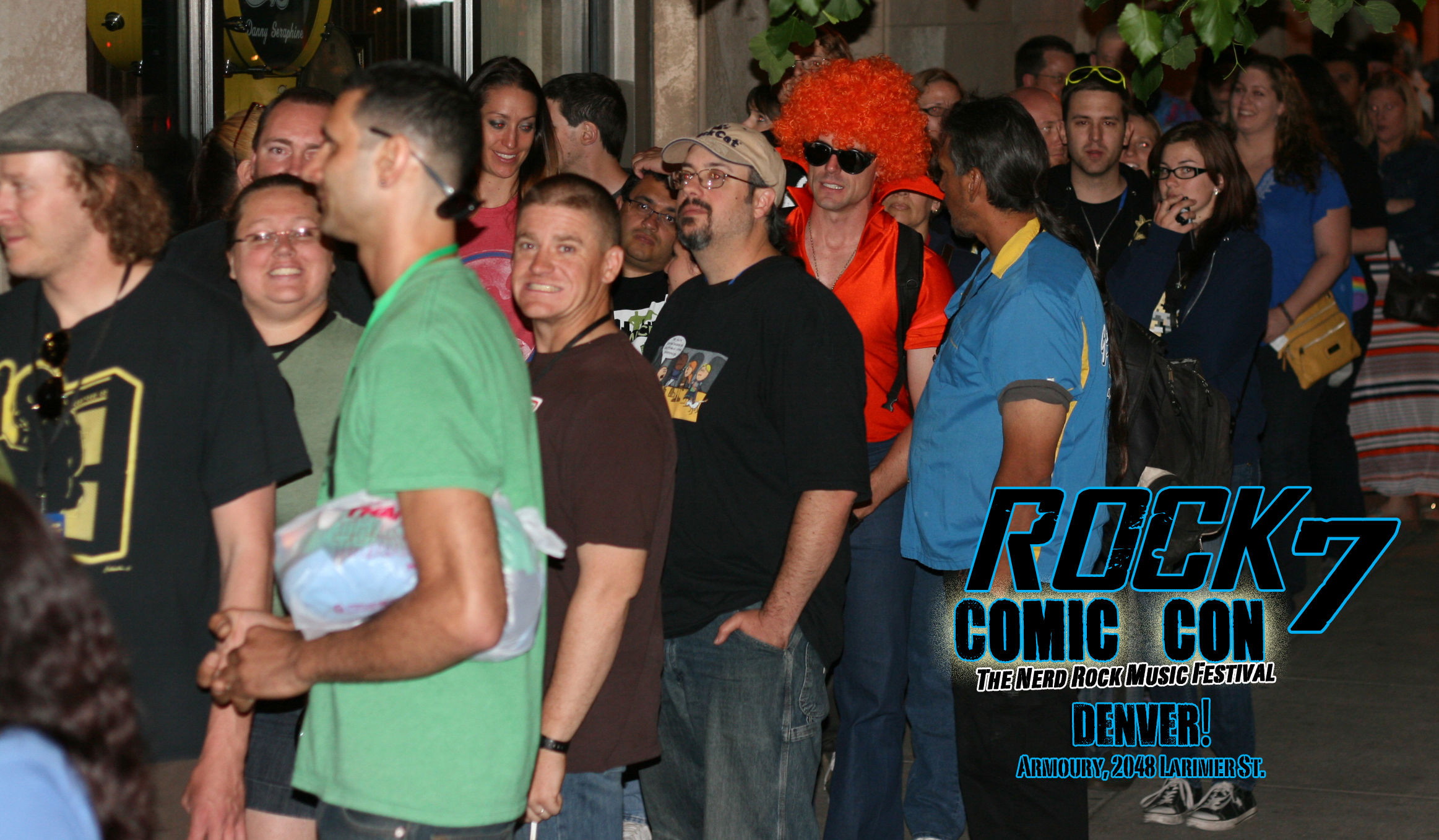 8-RockComicCon_LineOutside.jpg