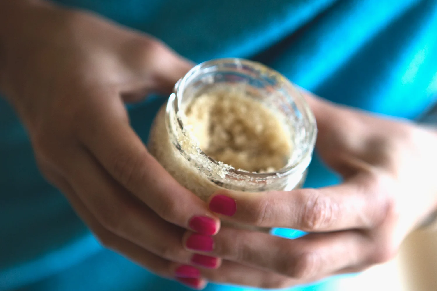 Pin it! DIY Tropical sugar scrub. Wearing: Butter London Primrose hill picnic polish .