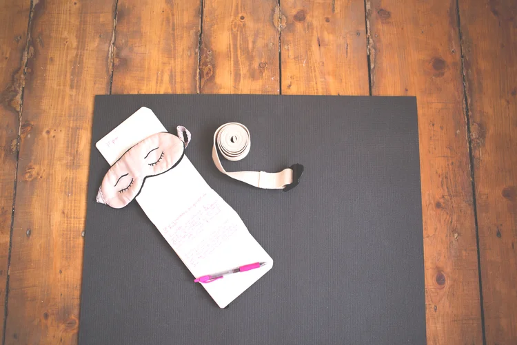 Using: Manduka mat ( review here ), sleep mask , yoga strap (Related: How to use yoga straps ) 