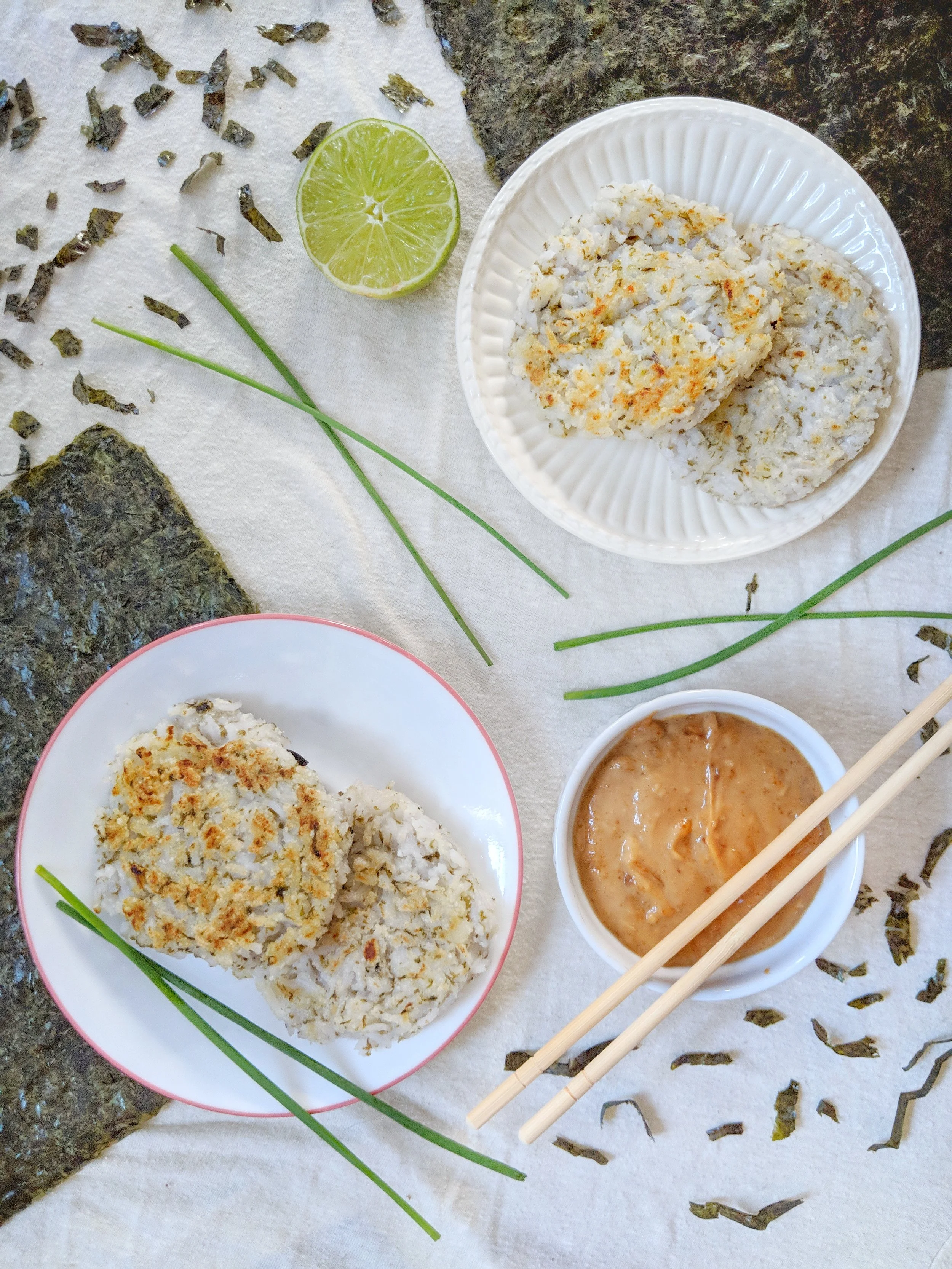 Seaweed Rice Cakes with Peanut Sauce