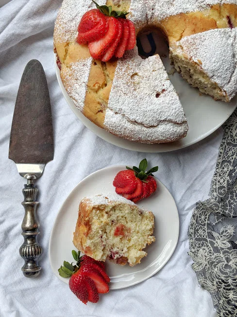 Strawberry Rhubarb Yogurt Cake