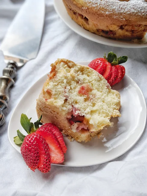 Strawberry Rhubarb Yogurt Cake