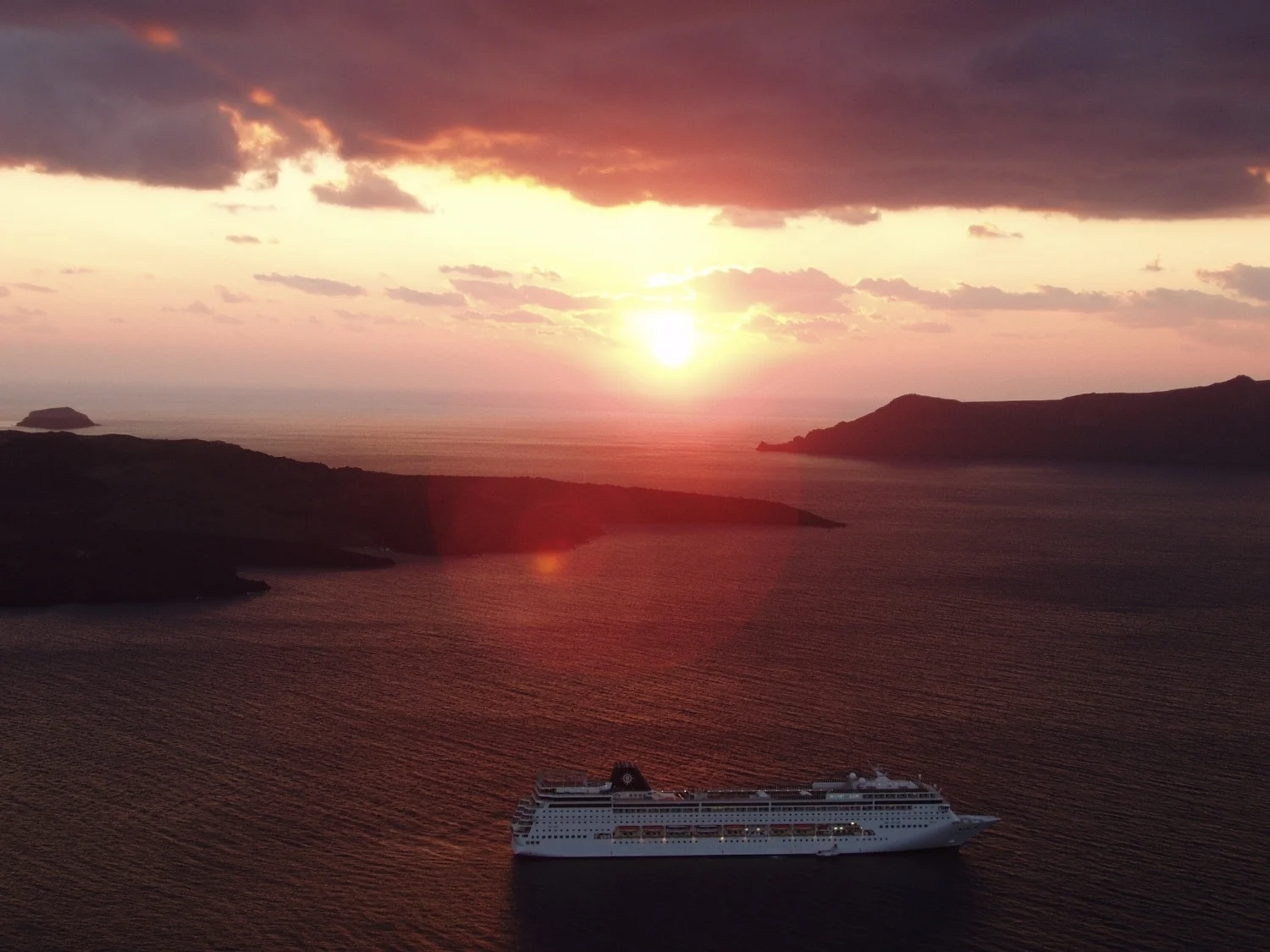 Santorini.jpg